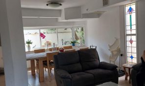 קוטג נאה להשכרה במערב רעננה