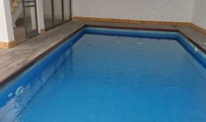 קוטג גדול להשכרה ולמכירה ברעננה עם בריכה