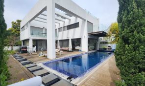 ברעננה בית ייחודי ונדיר ביופיו להשכרה